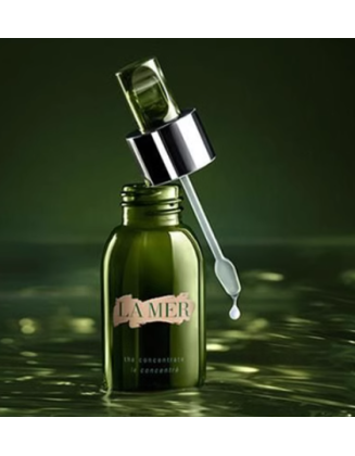 LA MER La Mer Concentrated Essence fades acne marks, soothes the barrier and nourishes the skin